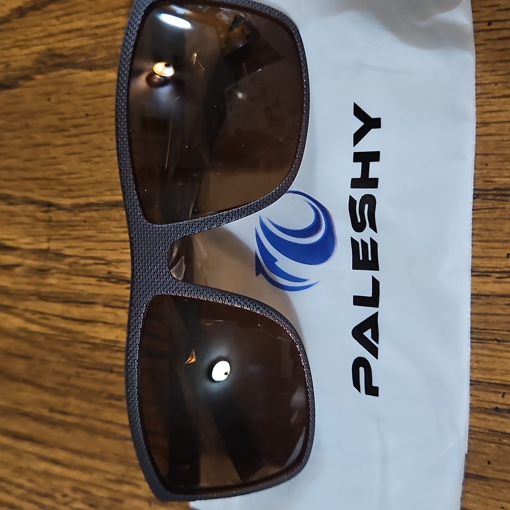 PALESHY Unisex Brown-on-Black Polarized Sunglasses-Lightweight UV400 Protection